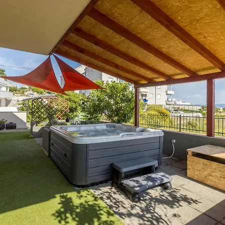 Seaview&jacuzzi 2br アパート スプリト